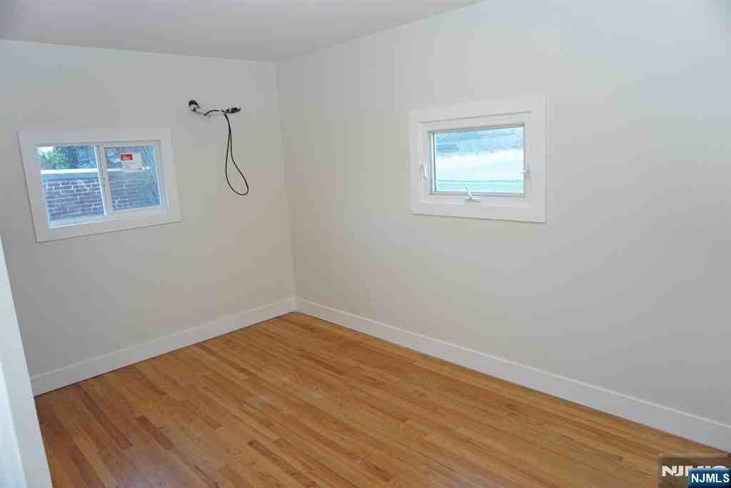 236238 Stuyvesant Ave ##3 - Photo 4 of 7