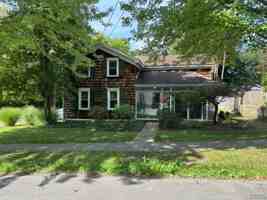 featured image of 201 Clinton St