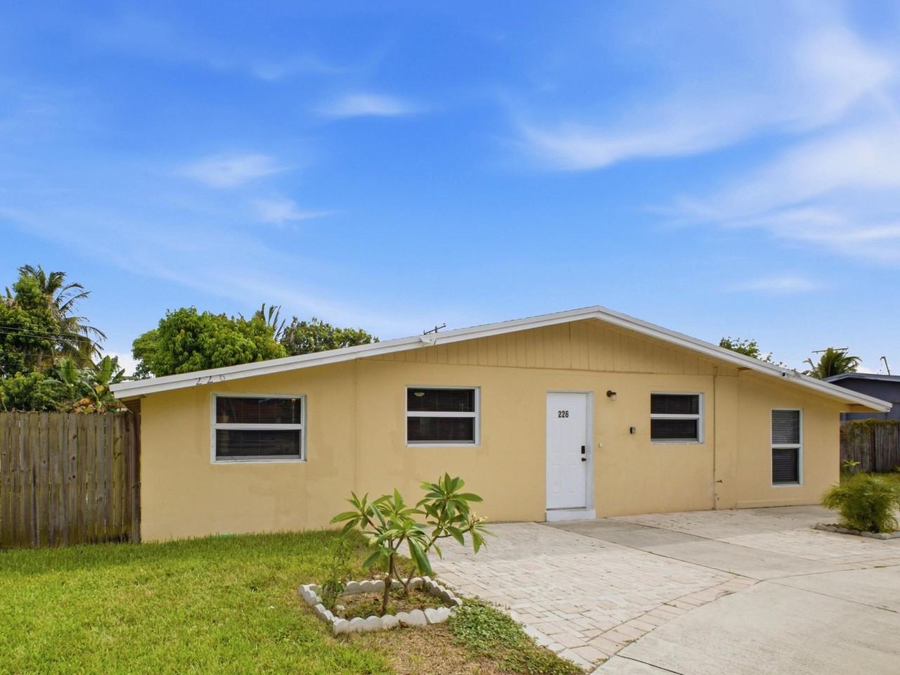 226 E Gateway Blvd - Photo 4 of 31