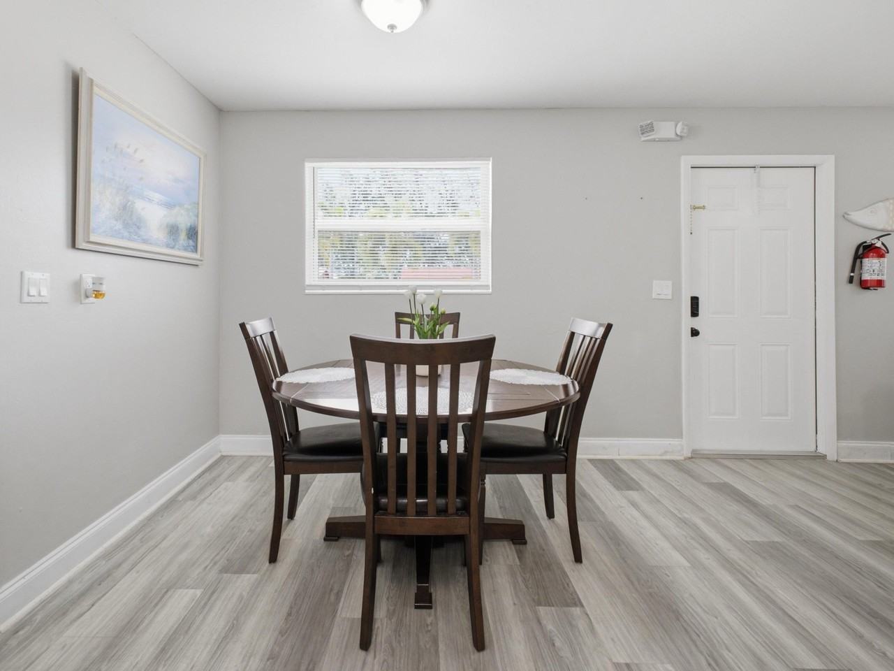 226 E Gateway Blvd - Photo 5 of 31
