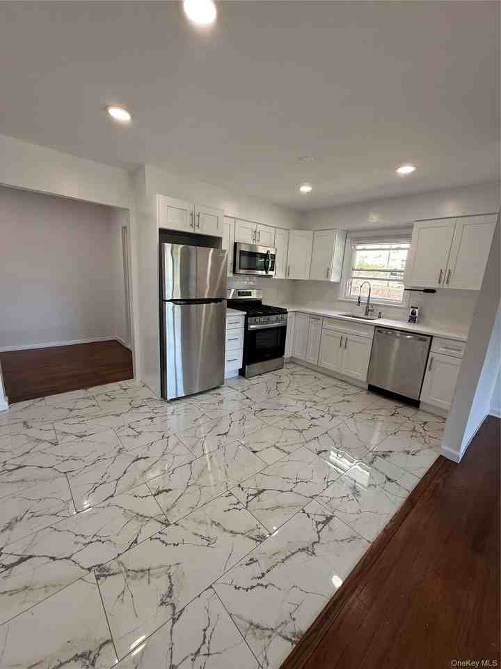 85 Halley St - Photo 5 of 16