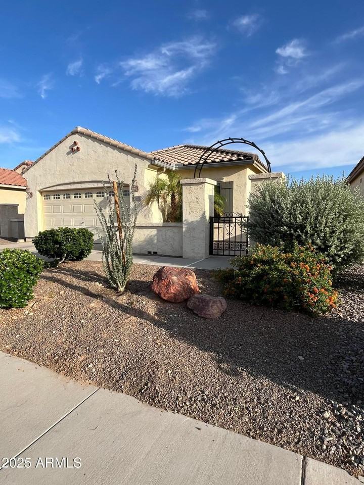 26087 W Tonto Ln - Photo 2 of 29