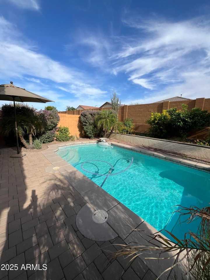 26087 W Tonto Ln - Photo 3 of 29