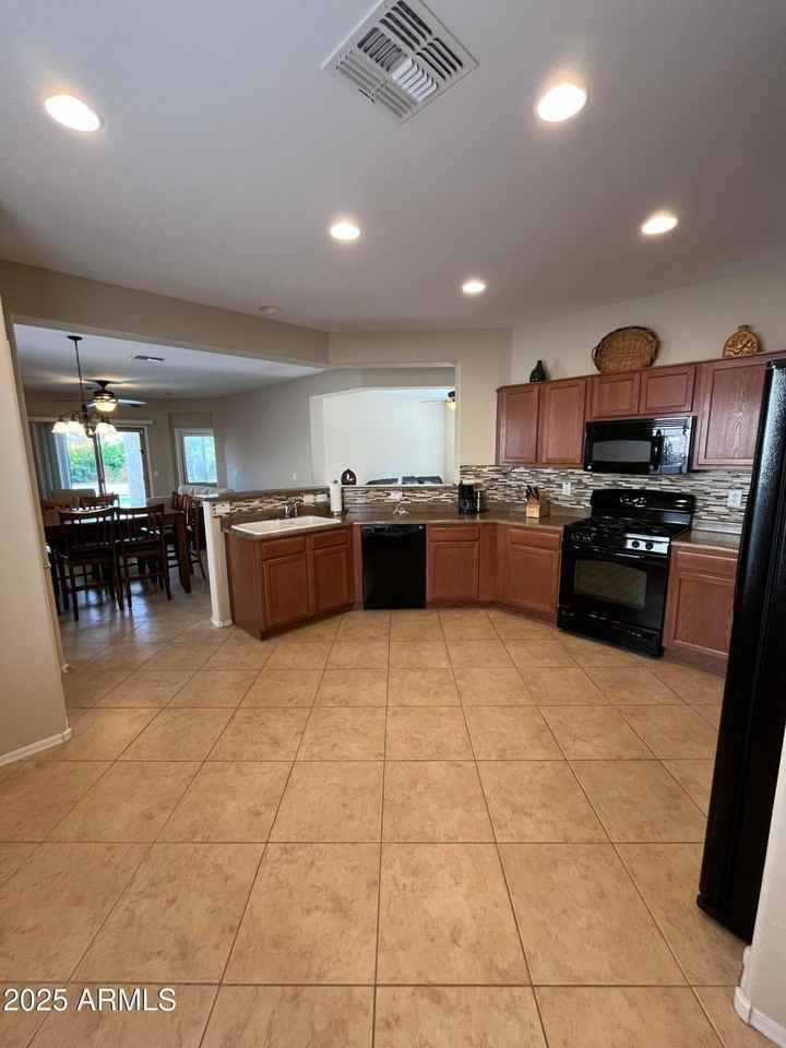26087 W Tonto Ln - Photo 6 of 29