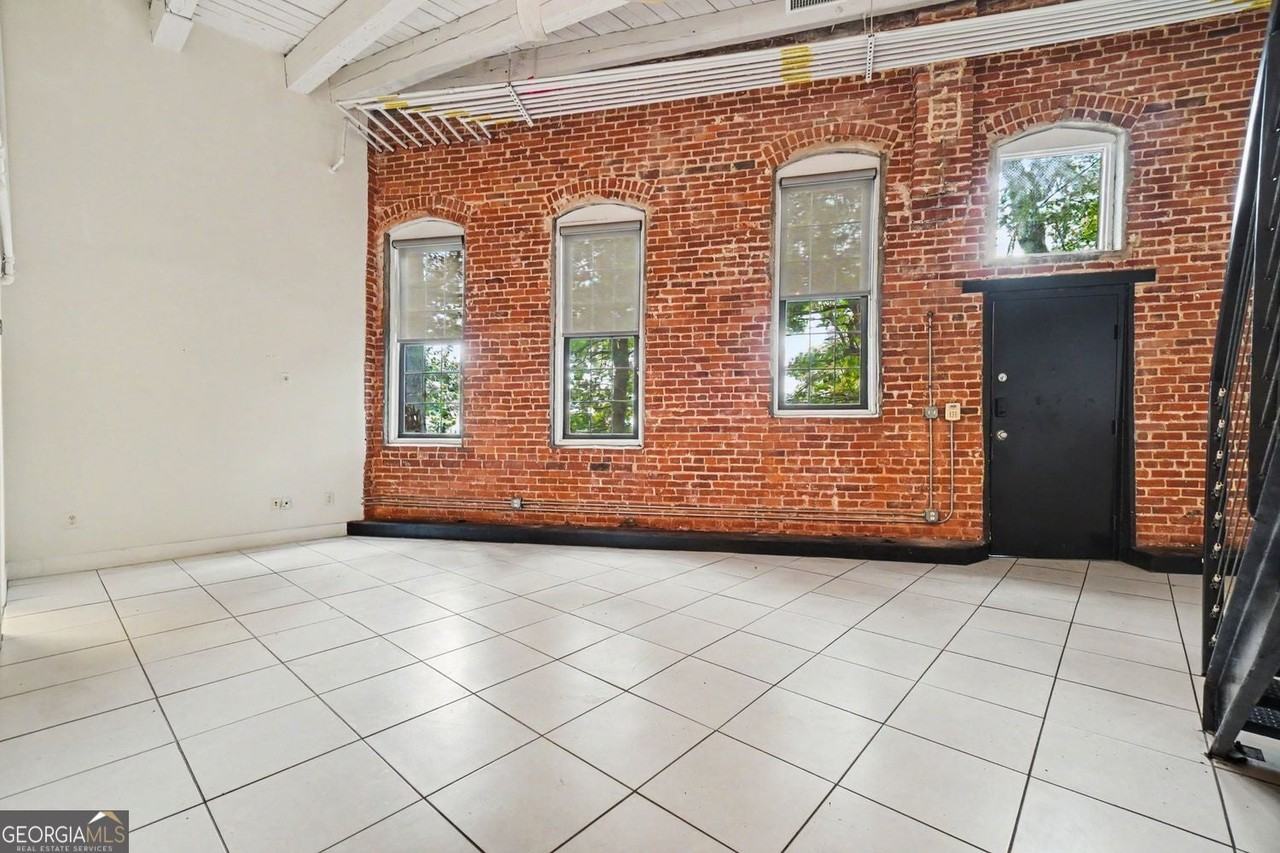 644 Wells St Sw - Photo 6 of 27