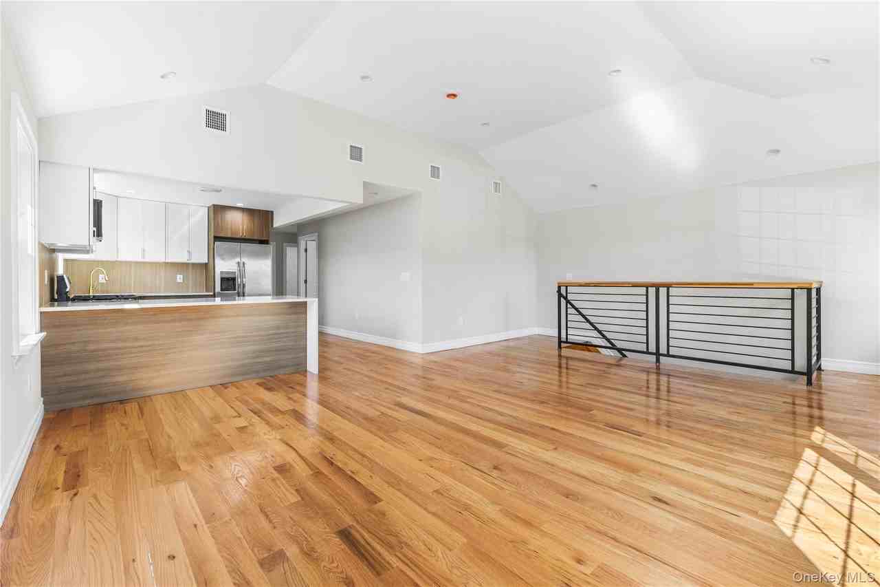 12046 199th St ##2 - Photo 5 of 12