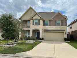 featured image of 627 Oak Circle Dr E