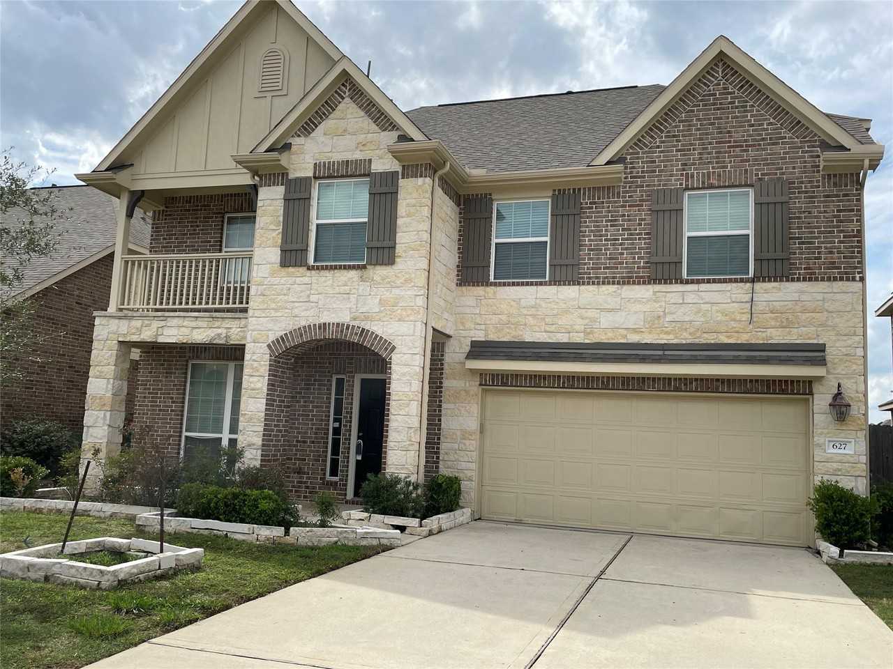 627 Oak Circle Dr E - Photo 2 of 37