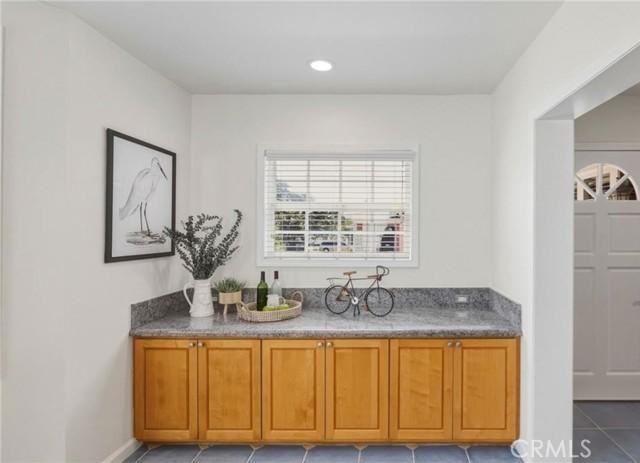 2611 Alvord Ln - Photo 3 of 14
