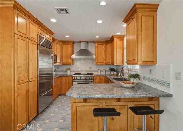 2611 Alvord Ln - Photo 5 of 14