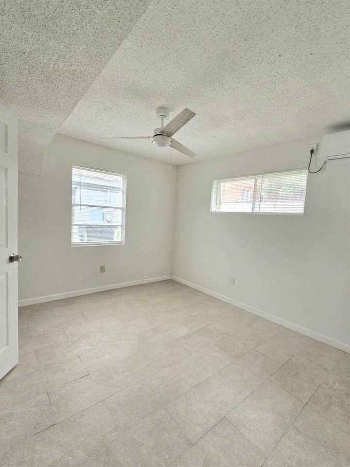 3823 Mount Pleasant St - Photo 6 of 13