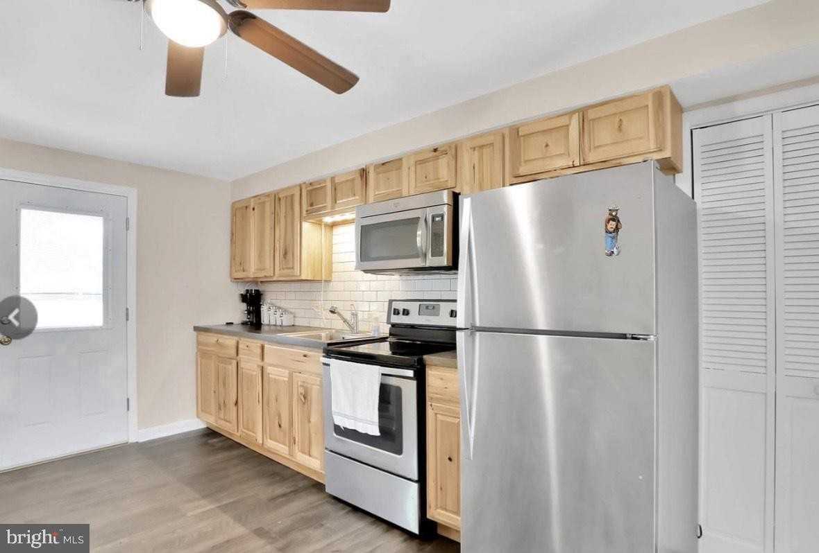 316 W 9th St - Photo 2 of 15