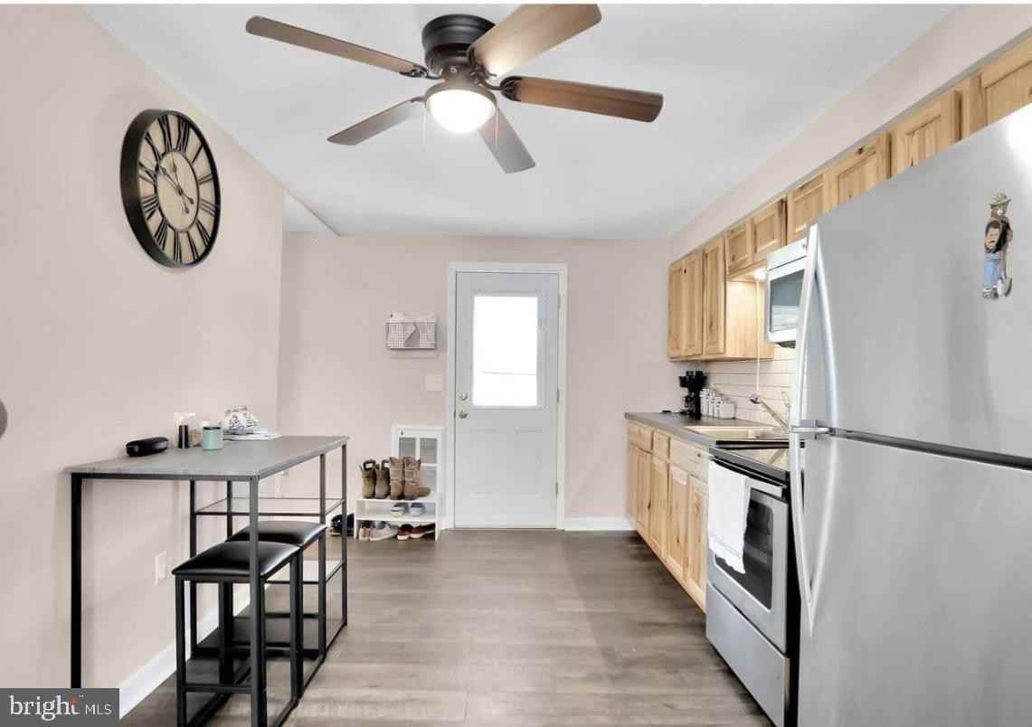 316 W 9th St - Photo 3 of 15