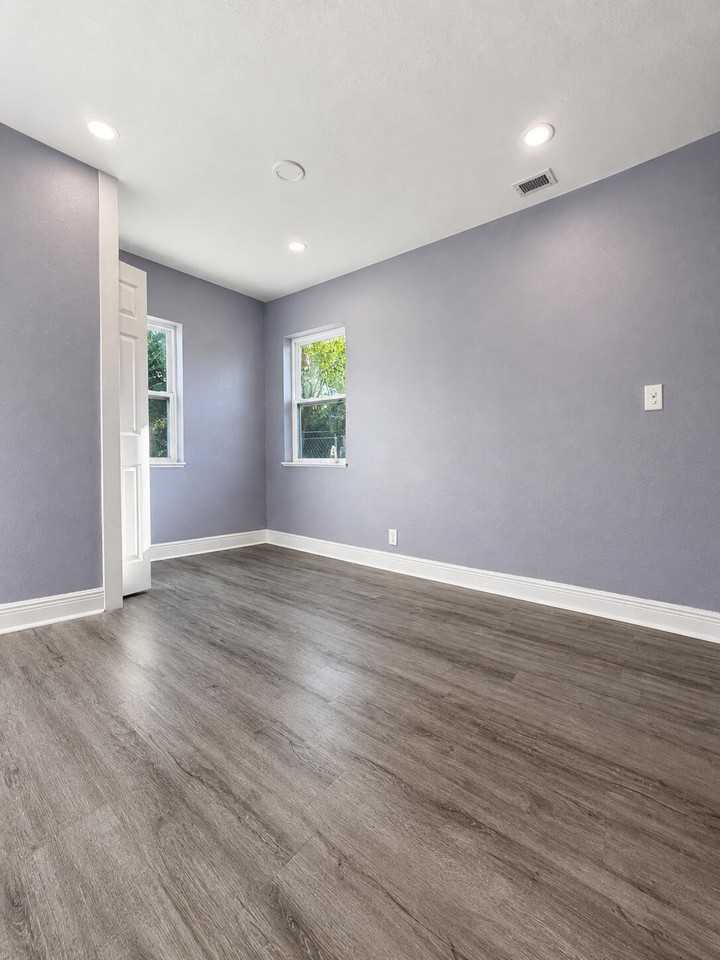 849 W 2nd St - Photo 5 of 14