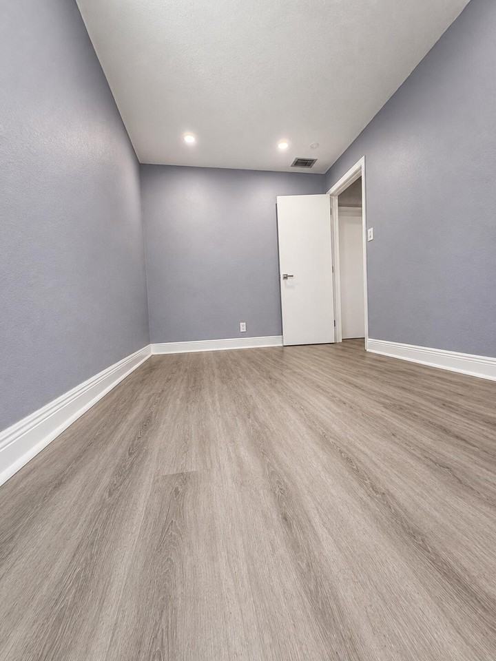 849 W 2nd St - Photo 6 of 14
