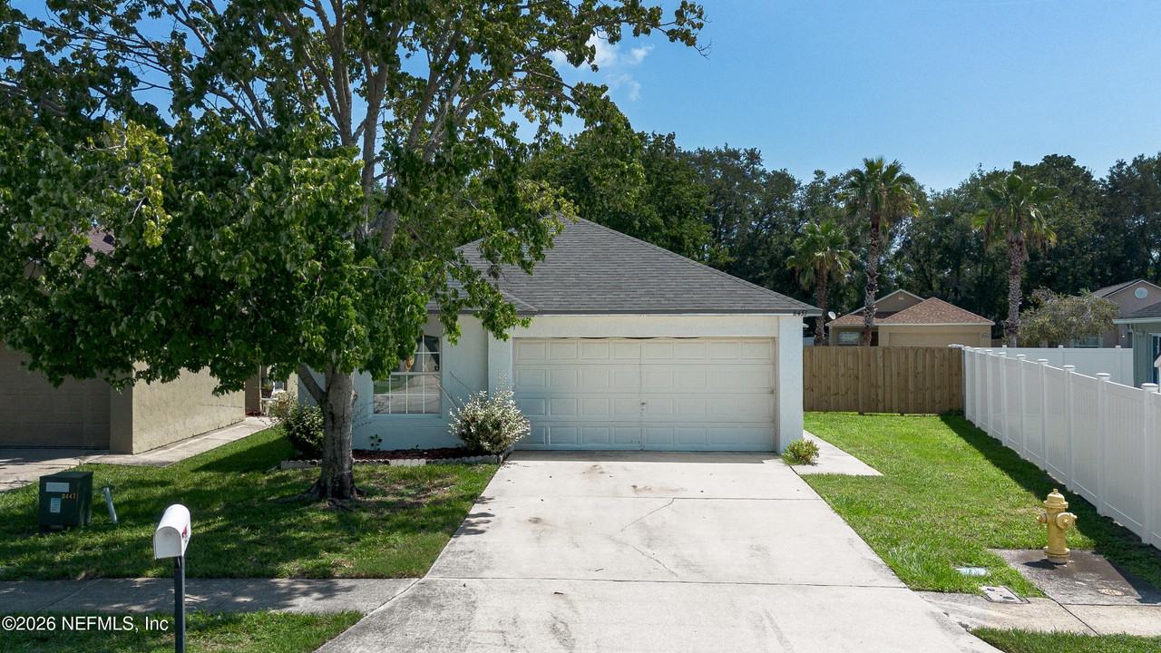 8451 Oak Crossing Dr W - Photo 2 of 32