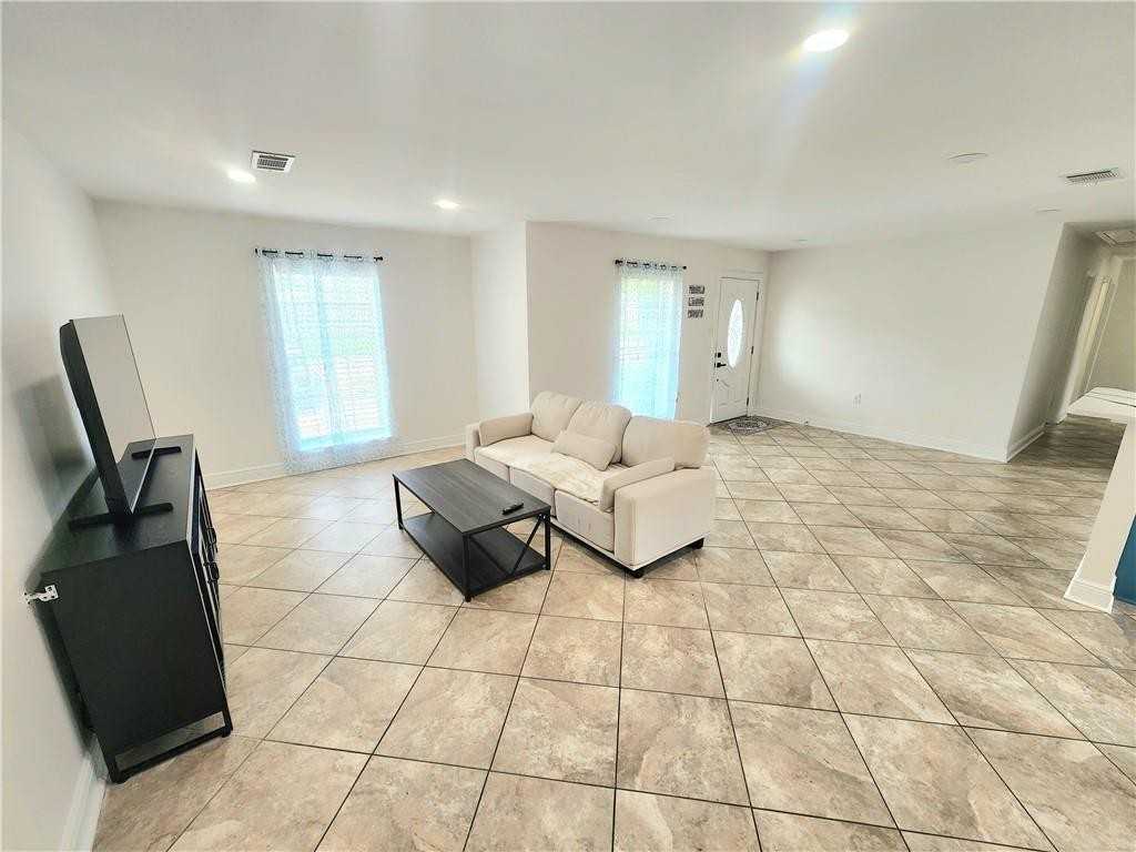 121 Alfred St - Photo 4 of 22