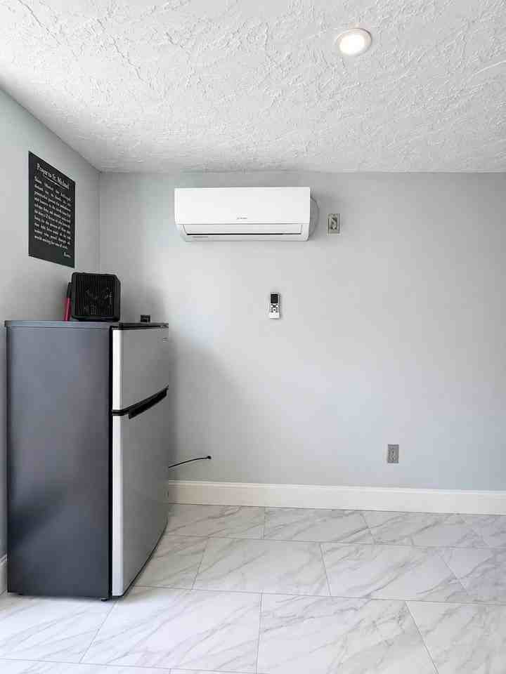 173 W 16th St - Photo 6 of 7