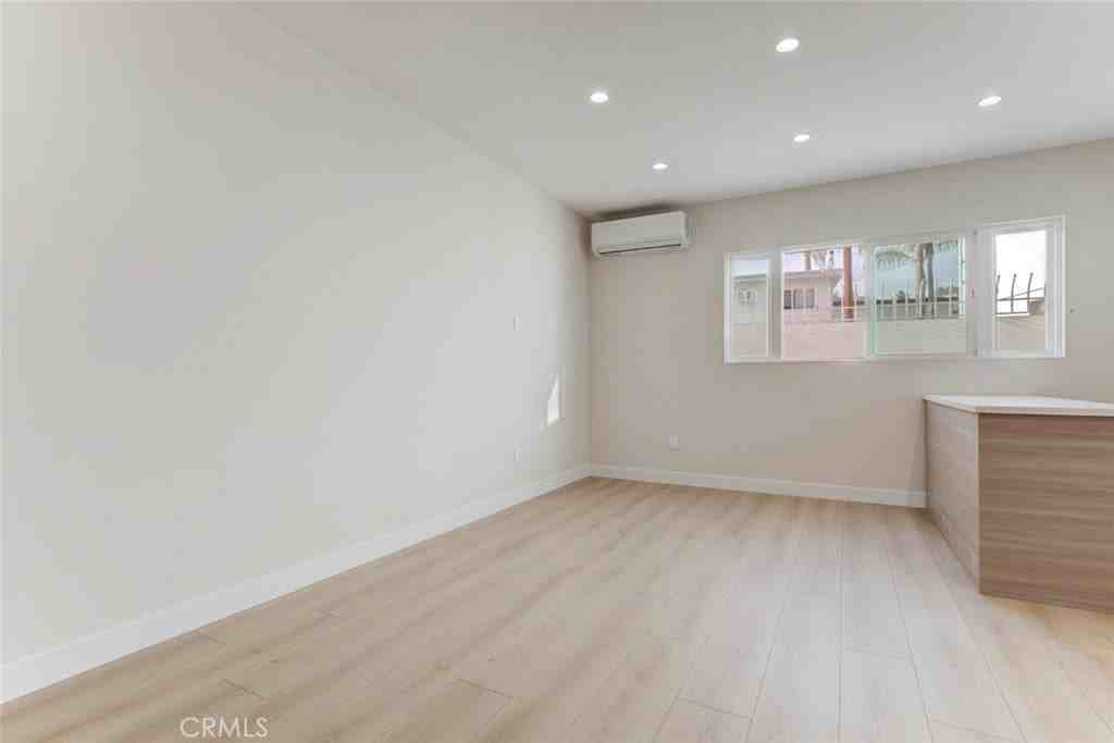 1913 Eden Ave - Photo 3 of 8