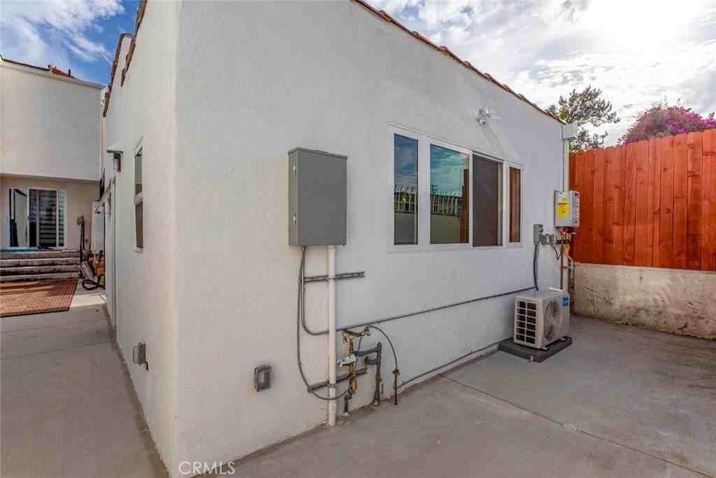 1913 Eden Ave - Photo 7 of 8