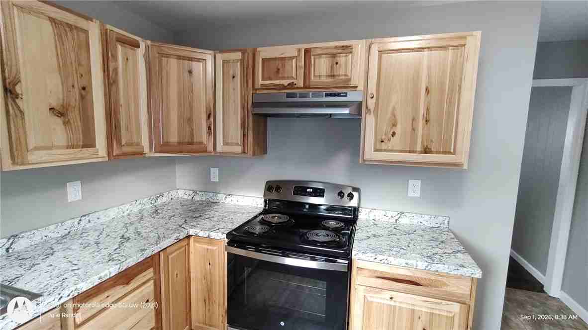 340 Mann Ave - Photo 2 of 26
