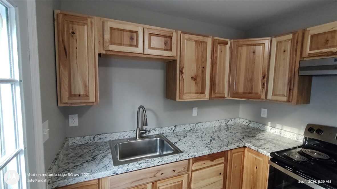 340 Mann Ave - Photo 3 of 26
