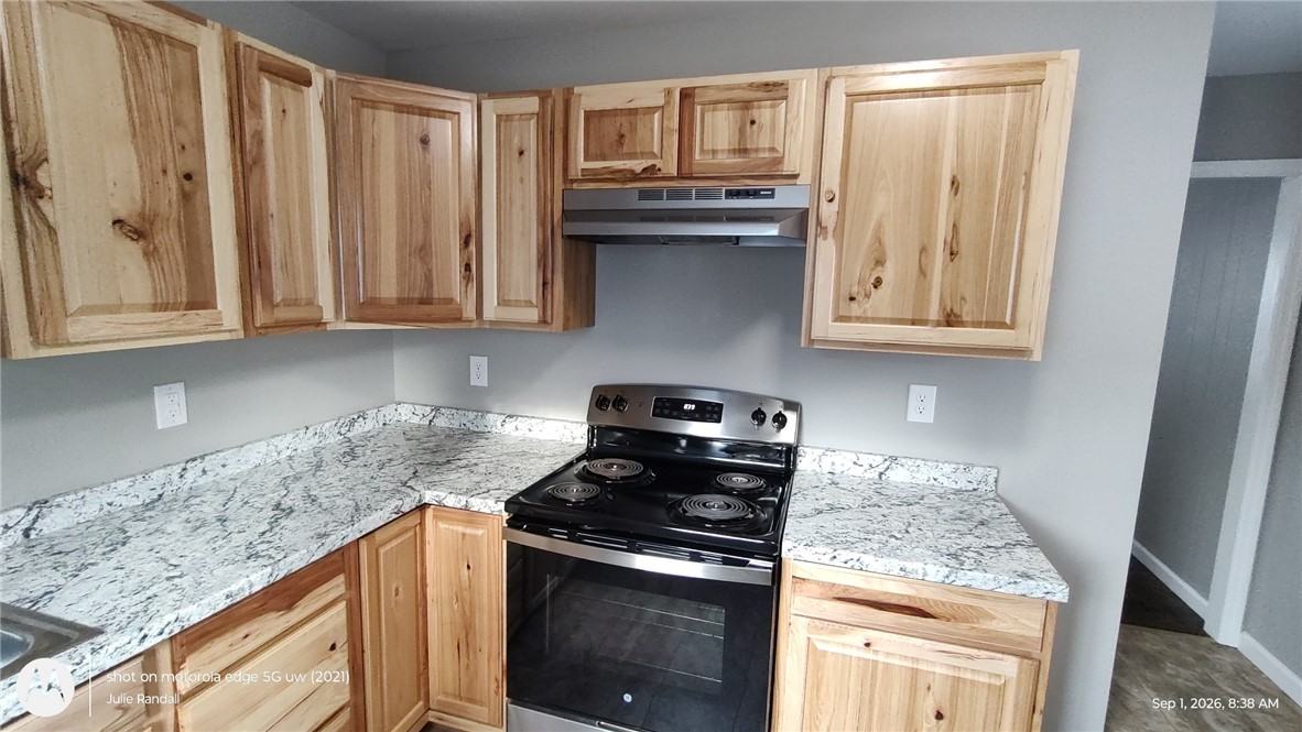 340 Mann Ave - Photo 4 of 26
