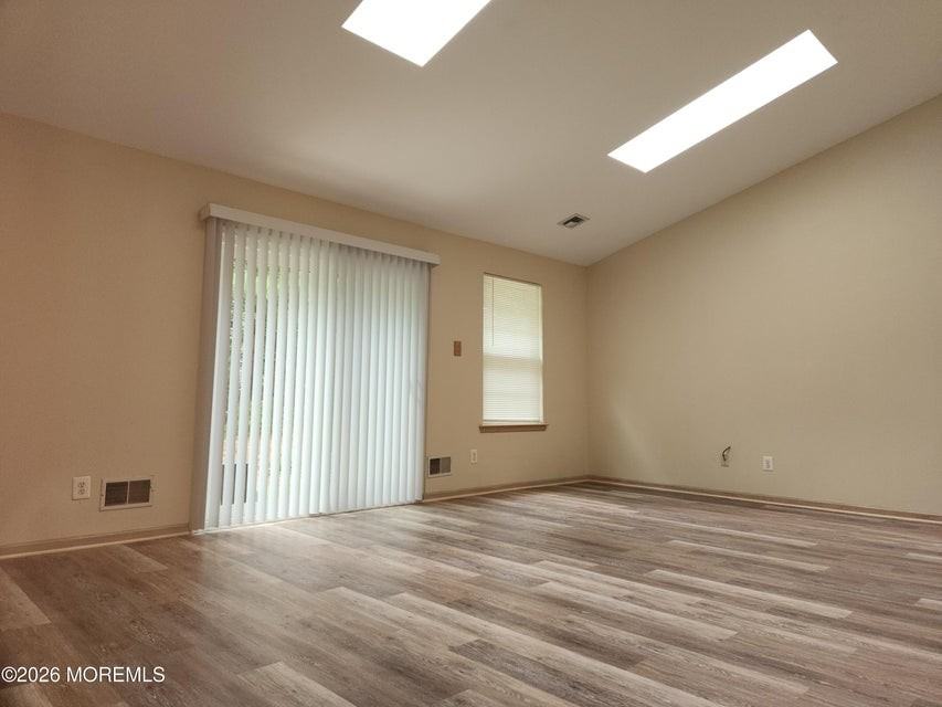 21 Timberline Dr - Photo 3 of 24