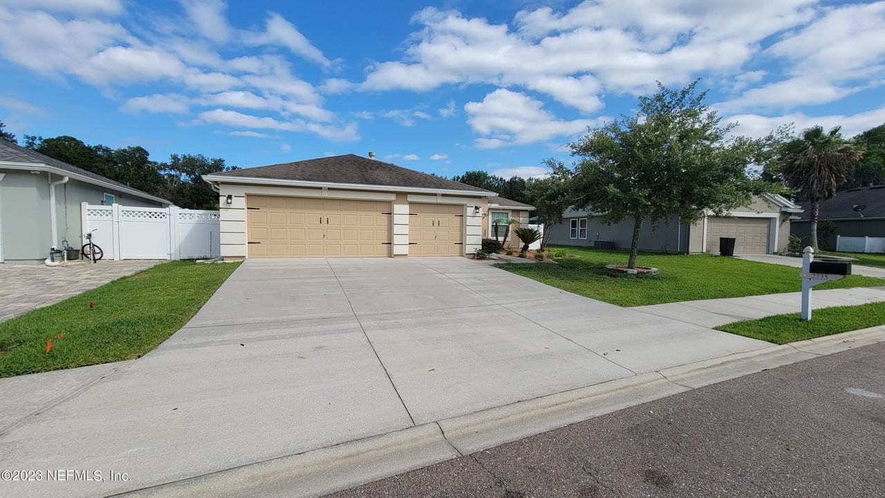 2735 Woodsdale Dr - Photo 2 of 37