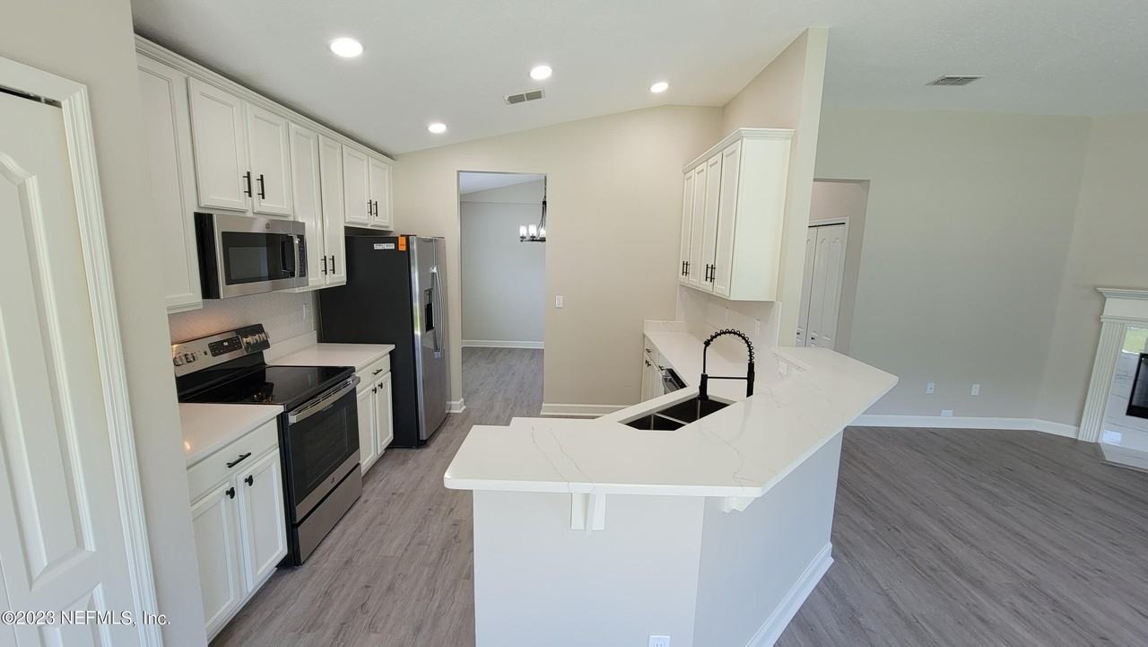 2735 Woodsdale Dr - Photo 6 of 37