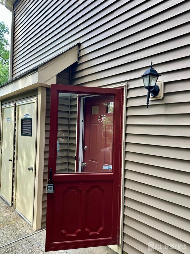 435 Meade Ct - Photo 3 of 17