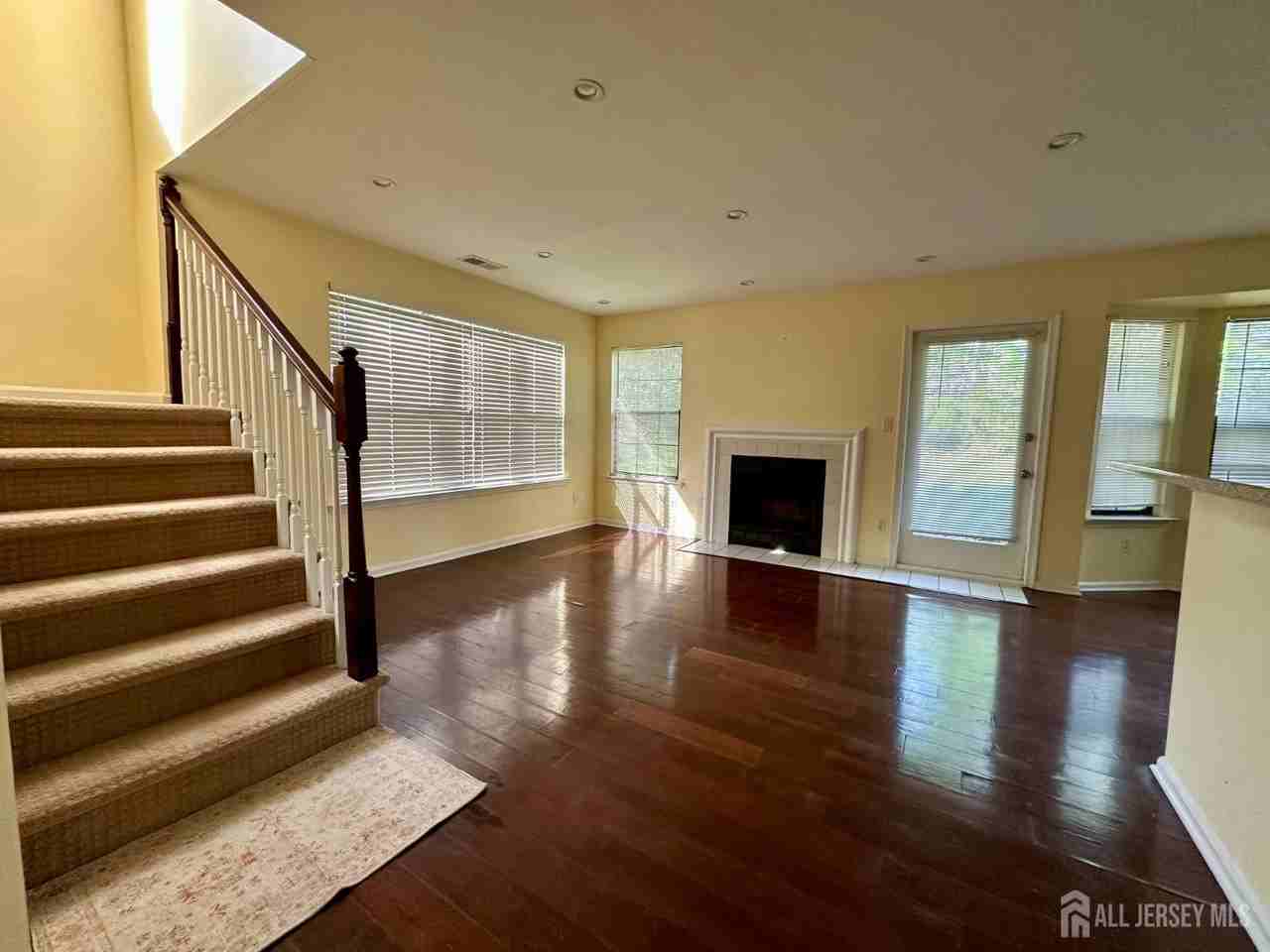 435 Meade Ct - Photo 4 of 17