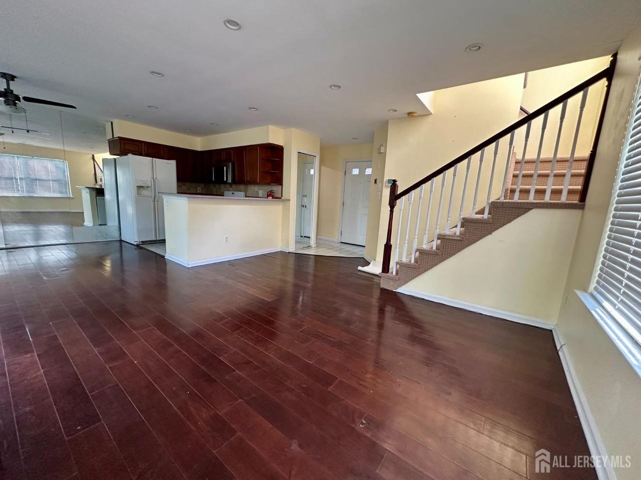 435 Meade Ct - Photo 6 of 17
