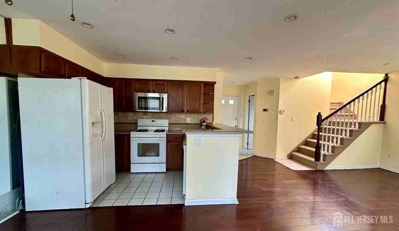 435 Meade Ct - Photo 7 of 17