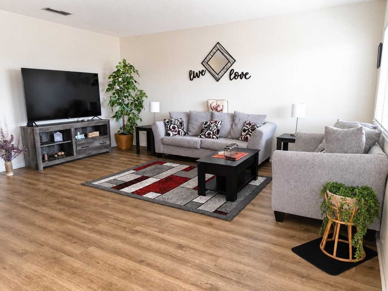 11251 80th Ave - Photo 4 of 15