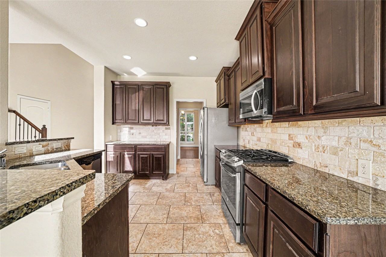 2310 Falcon Brook Dr - Photo 4 of 16