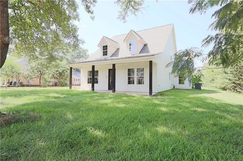 2736 Hill St - Photo 2 of 27