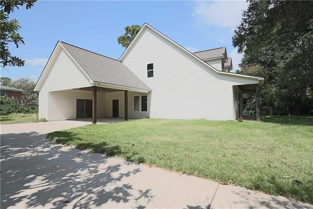 2736 Hill St - Photo 3 of 27