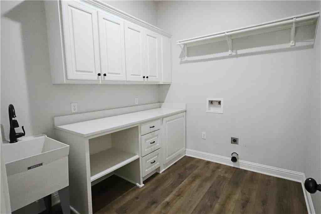 2736 Hill St - Photo 4 of 27