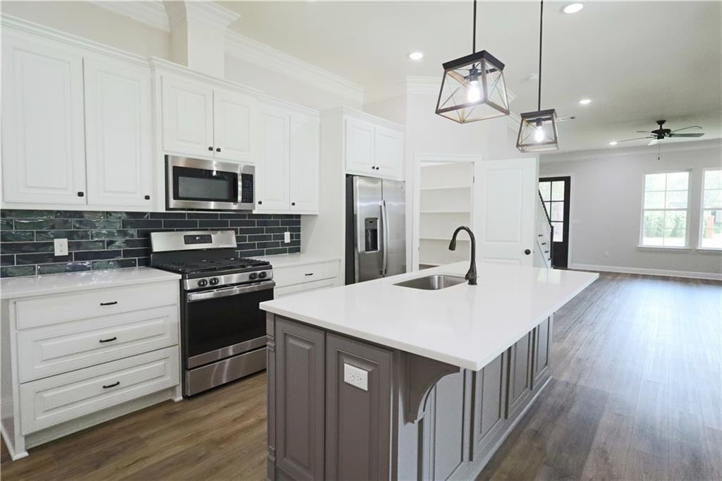 2736 Hill St - Photo 6 of 27