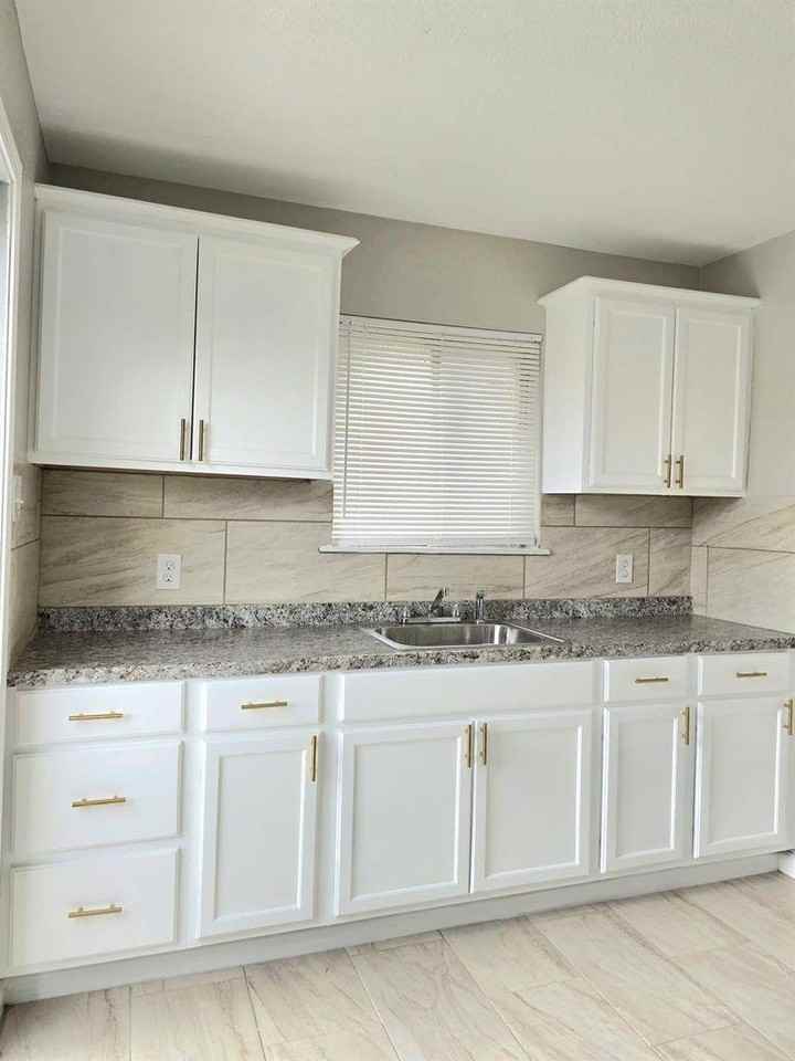 3839 Mount Pleasant St - Photo 3 of 11