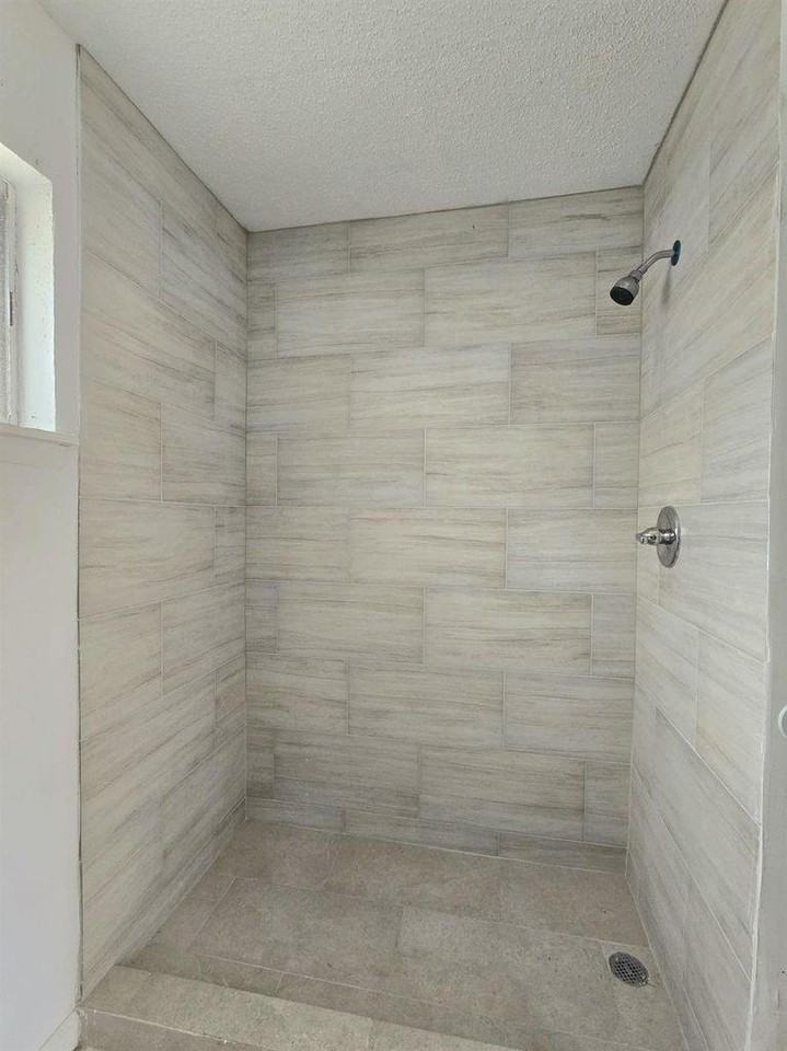 3839 Mount Pleasant St - Photo 6 of 11
