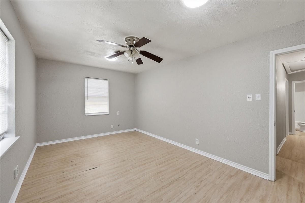 1611 Avenue C - Photo 7 of 11