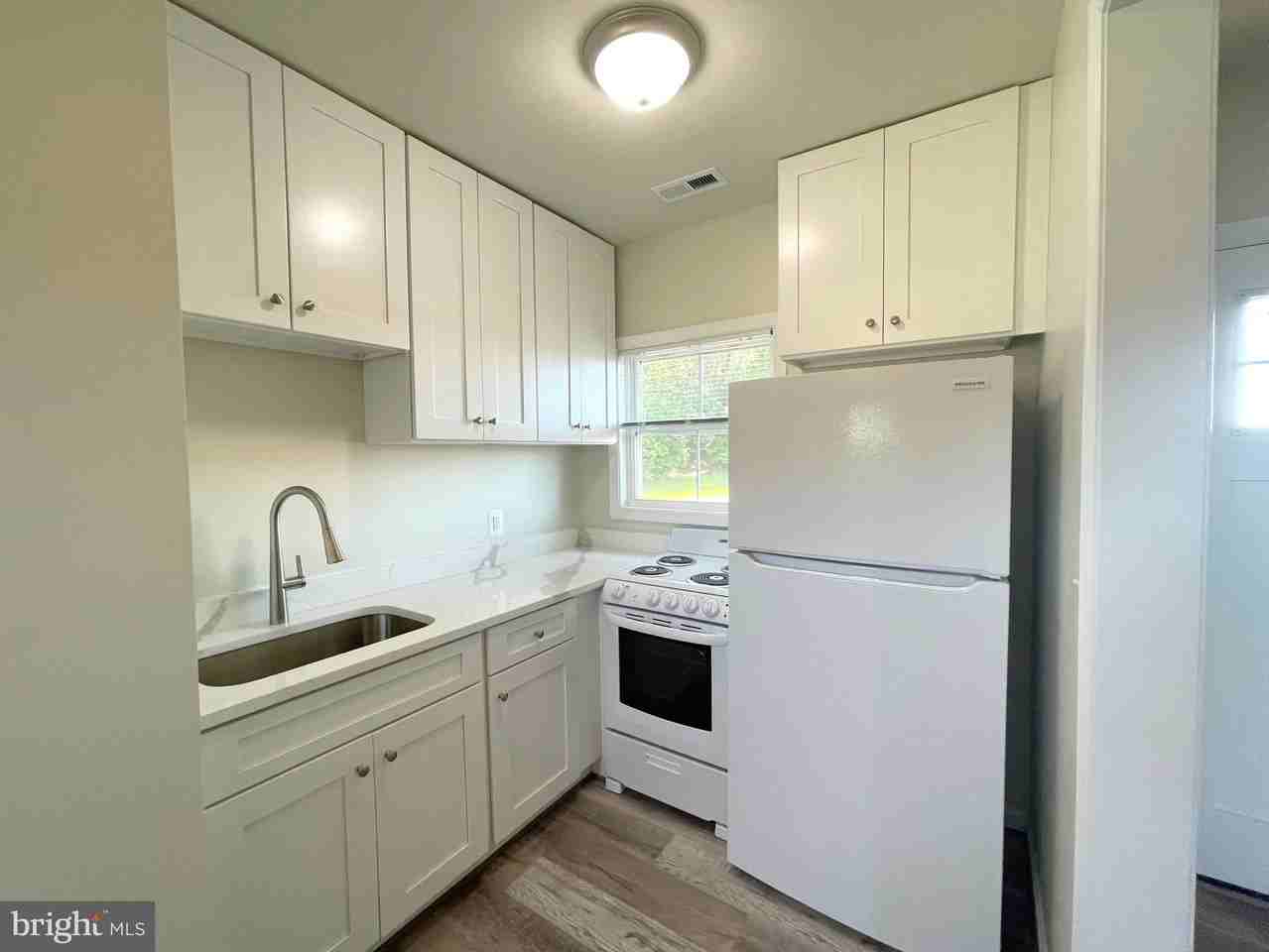7990 Mackall Rd - Photo 7 of 18