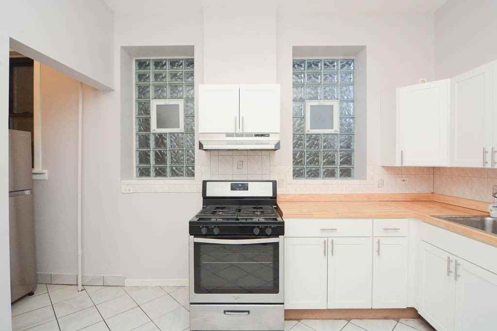 2202 W Belmont Ave #1R - Photo 4 of 21