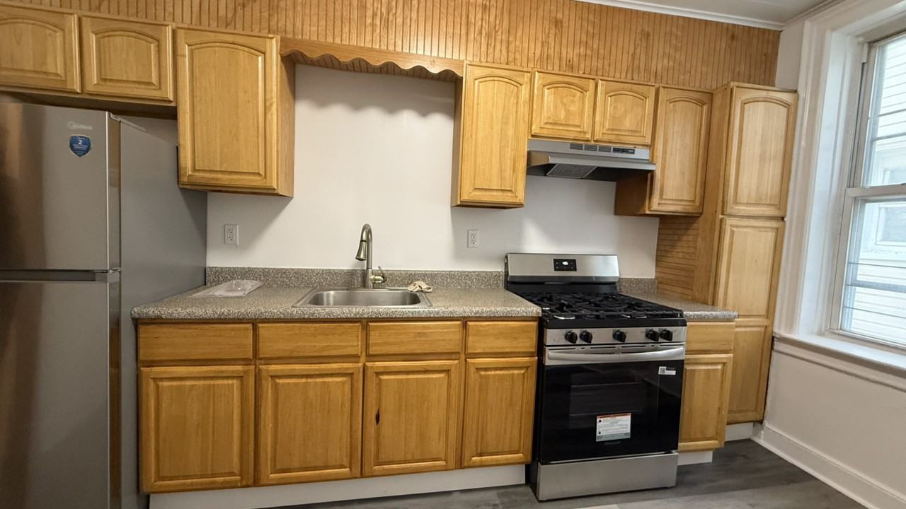 Colden Ave - Photo 2 of 11