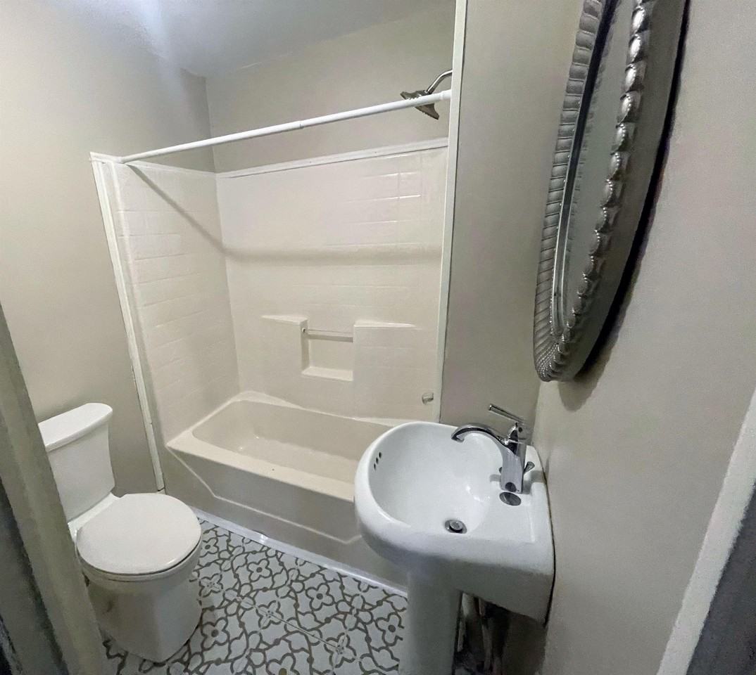 2425 Ernest St #1 - Photo 5 of 18