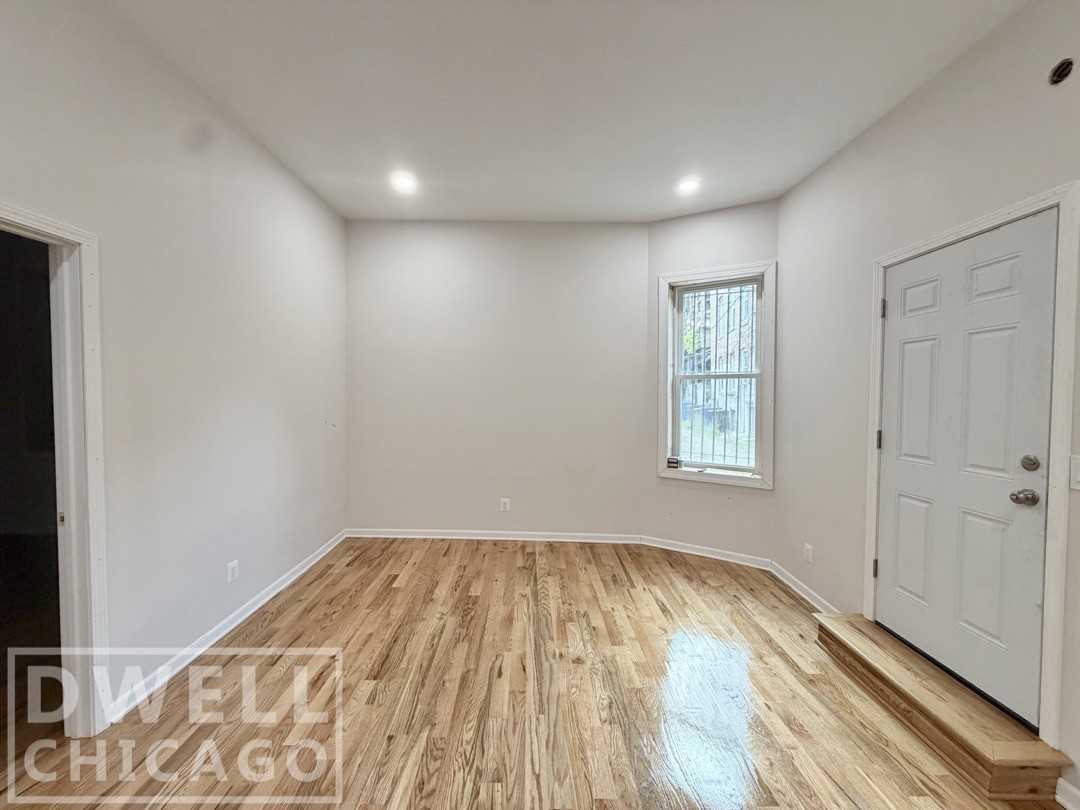 1824 S Canalport Ave #1R - Photo 2 of 9