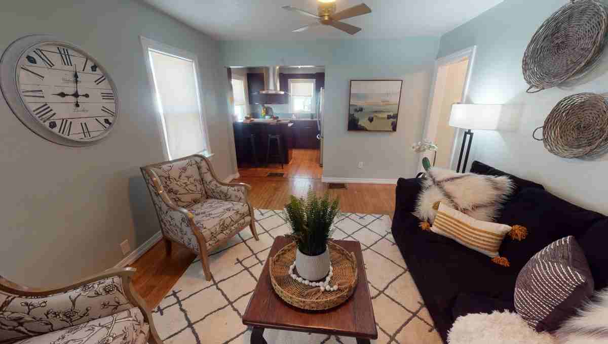 2305 N Maplewood Ave #1 - Photo 4 of 8