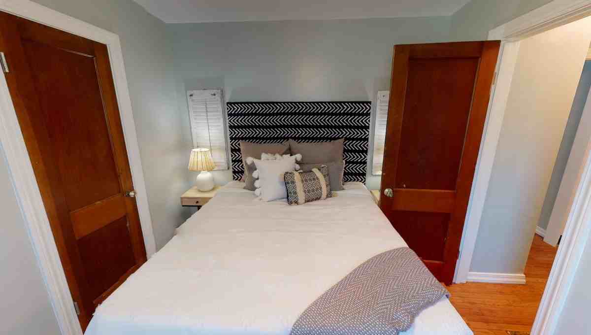 2305 N Maplewood Ave #1 - Photo 5 of 8